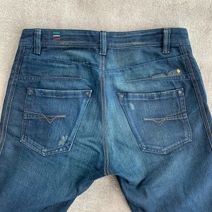 Diesel Men’s tapered Slim/skinny Jeans. Button fly